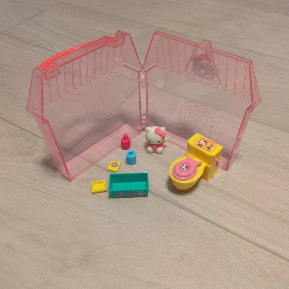 Hello Kitty House With Hello Kitty Figure
